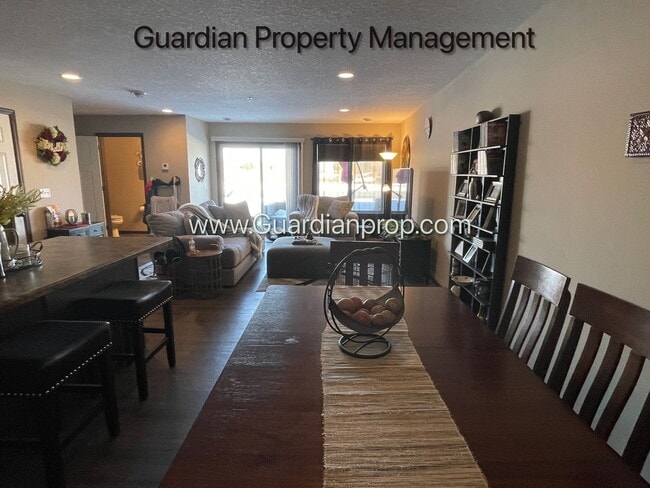 Building Photo - End Unit Town Home, Walk Out Patio, 2 Car ...