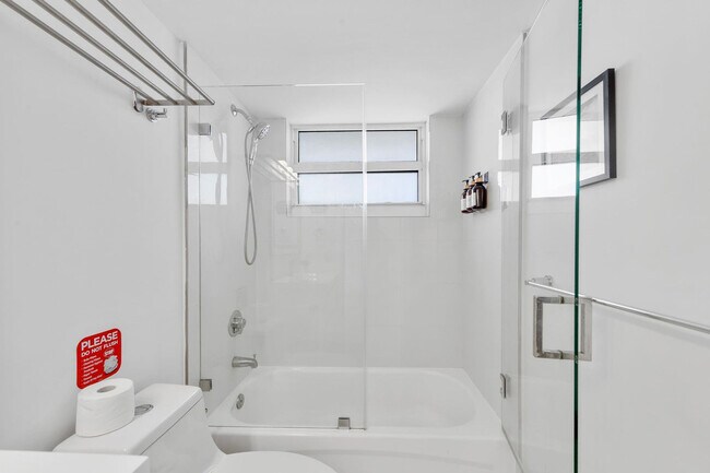Building Photo - 1200 Brickell Bay Dr