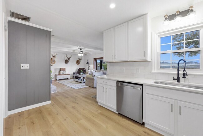 Building Photo - Stunning 4-Bedroom Waterfront Retreat with Modern Upgrades & Lake Living.