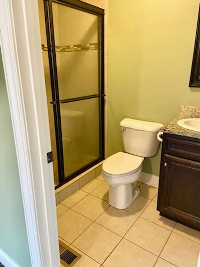 Building Photo - BEAUTIFUL TOWNHOME