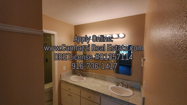 Building Photo - 206 Live Oak Cir