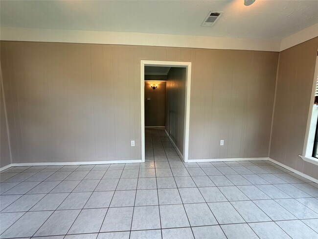 Building Photo - 3402 Cochran St
