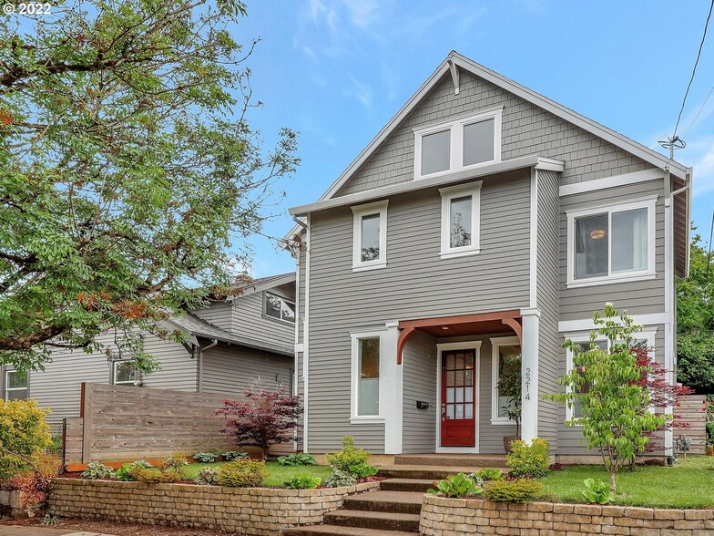 Primary Photo - 2214 N Farragut St