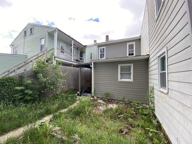 Building Photo - 93 B St