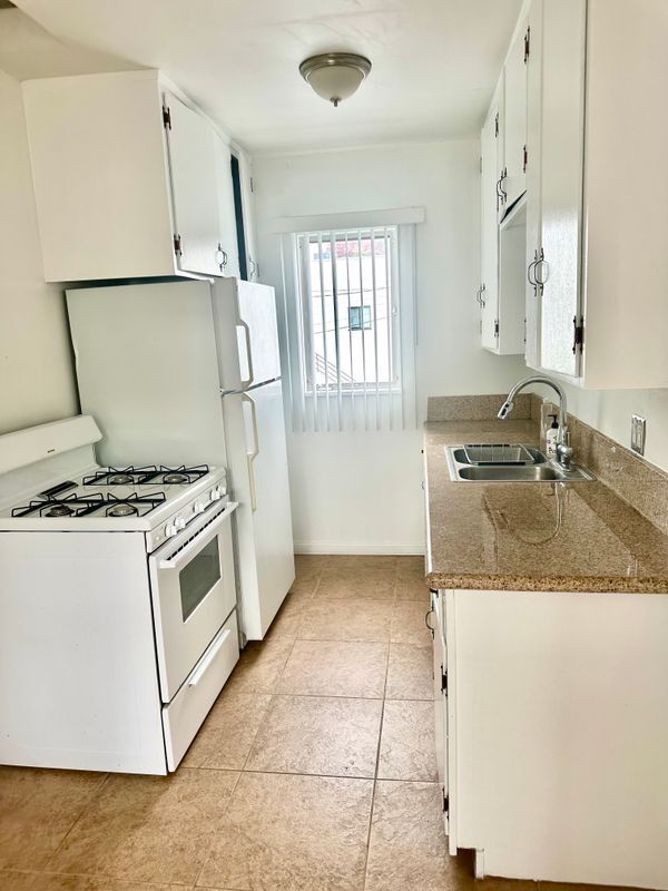 Building Photo - 810 7th St