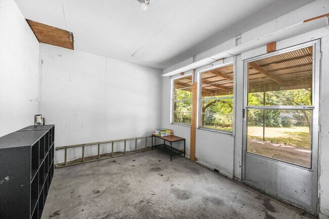 Building Photo - 2445 W Mt Comfort Rd