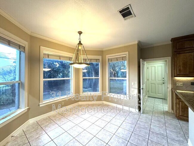 Building Photo - 7 Monarch Oaks Ln