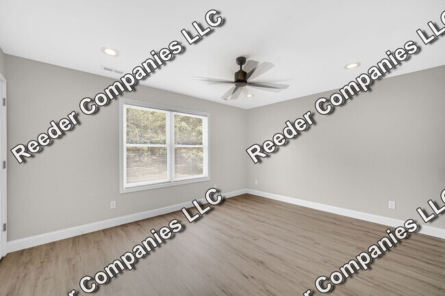 Building Photo - 1032 167th St