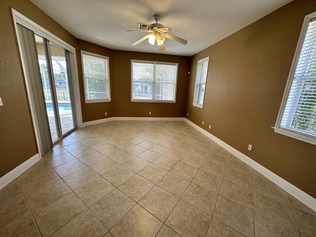 Building Photo - 307 Inman St