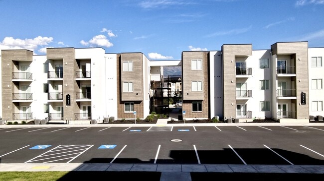 Building Photo - 1122 W State St