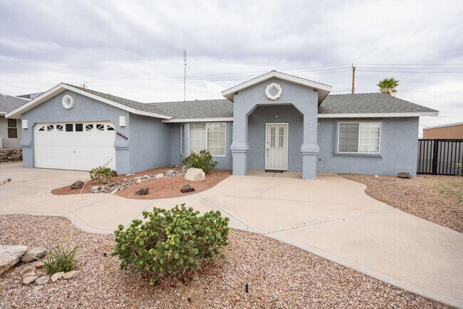 Building Photo - 3 BEDROOM 2 BATH 2 CAR GARAGE POOL HOME W/...
