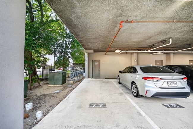 Building Photo - 2401 Crawford St