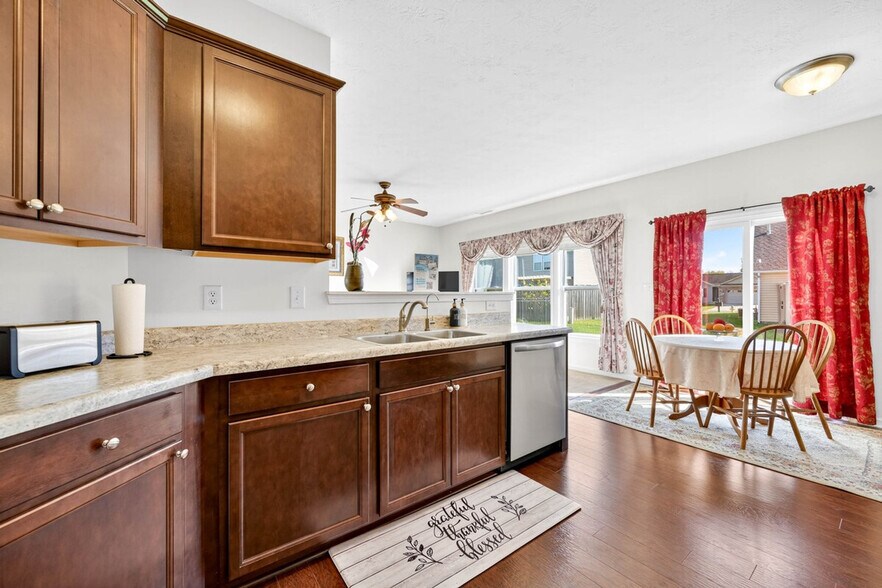 Building Photo - 4663 Bayview Dr