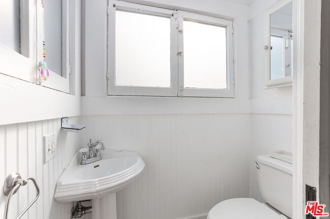 Building Photo - 3438 4th Ave