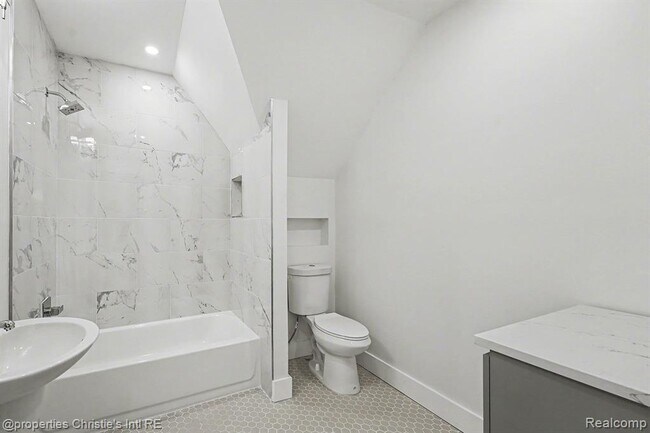 Building Photo - 1463 Baldwin St