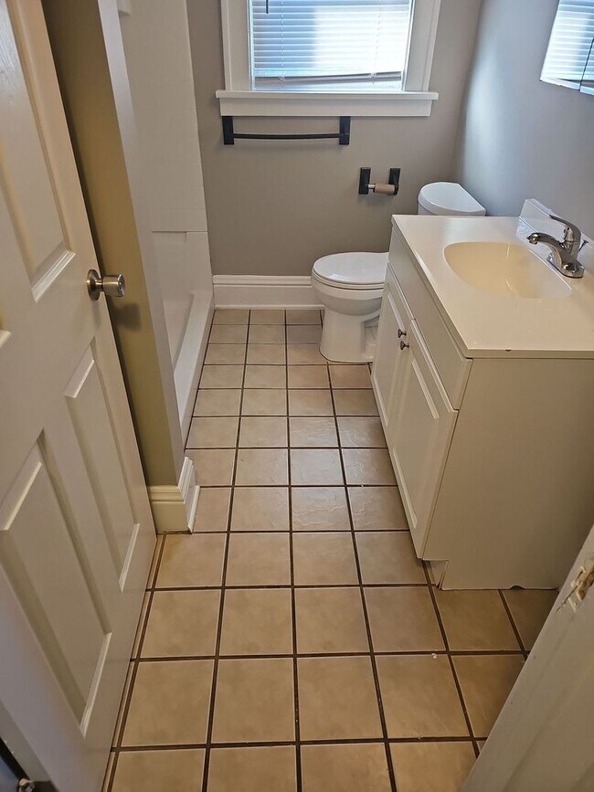 Building Photo - **$1000 Deposit Special** 4539 Mayhew Ave ...