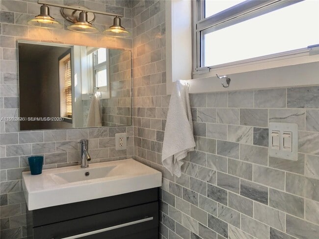 Building Photo - 618 Euclid Ave