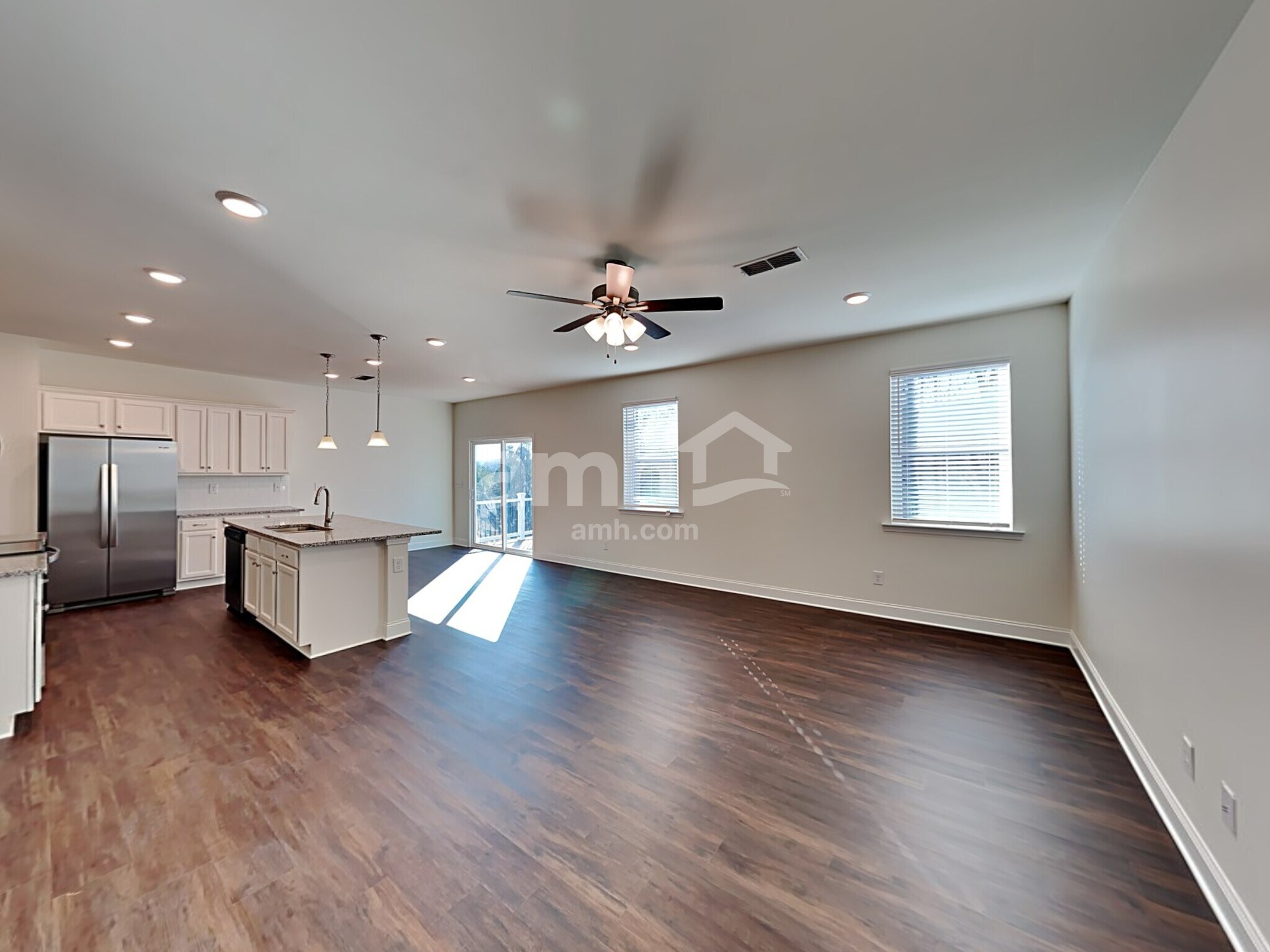 Building Photo - 451 Summit View Ct