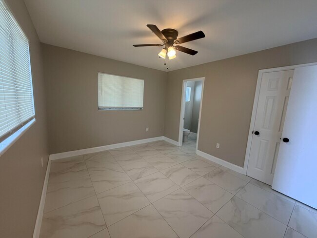 Building Photo - 6036 Westover Rd