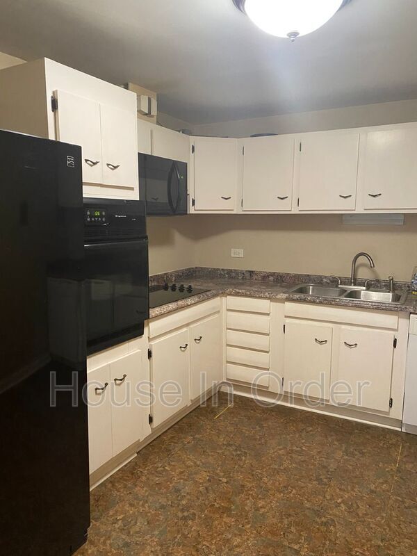 Building Photo - 30 Edgemont Rd