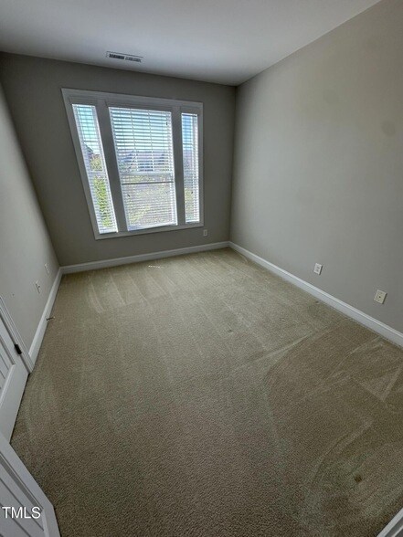 Building Photo - 4222 Vallonia Dr