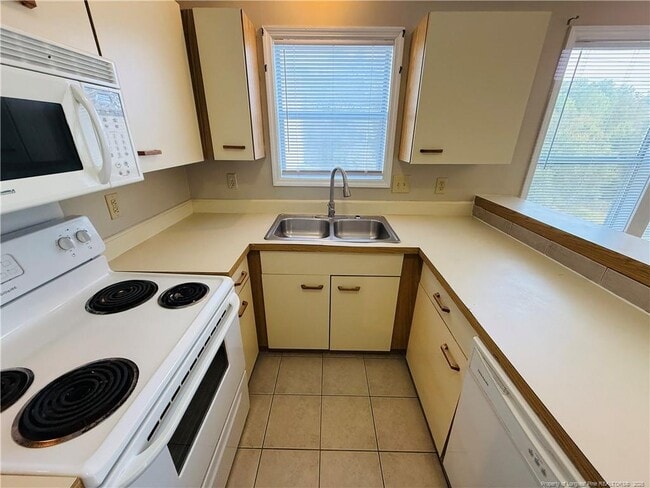 Building Photo - 962 Stewarts Creek Dr