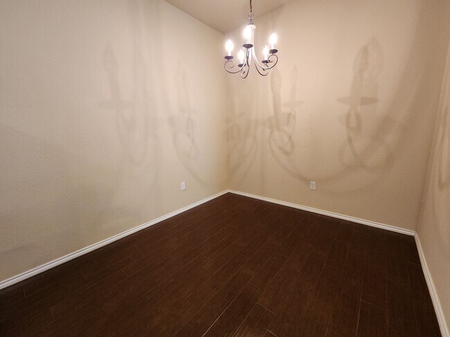 Building Photo - 3/2/2 Duplex Close To Creekside Shopping C...