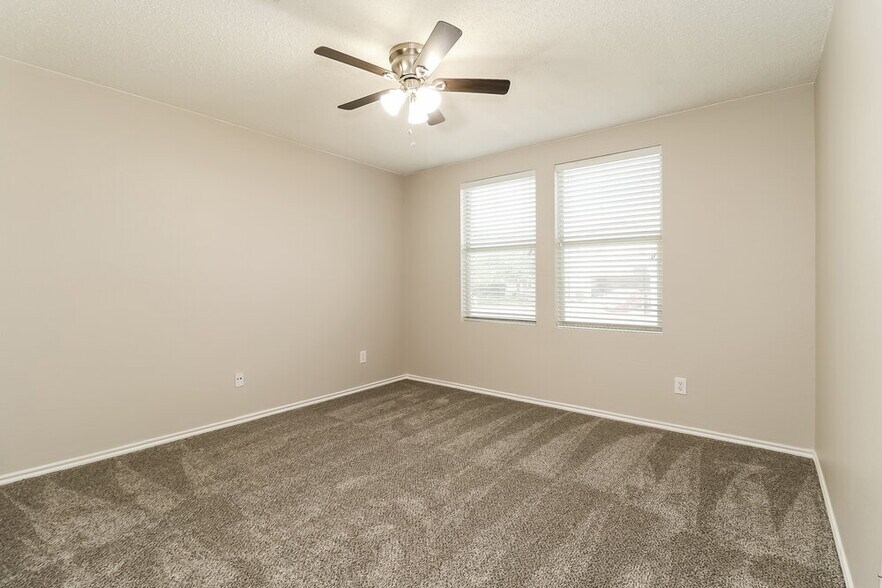 Building Photo - 517 Riverflat Dr