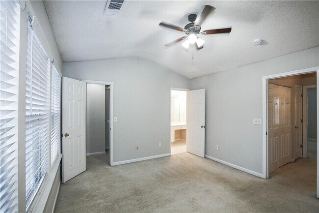 Building Photo - 4082 Howell Park Rd