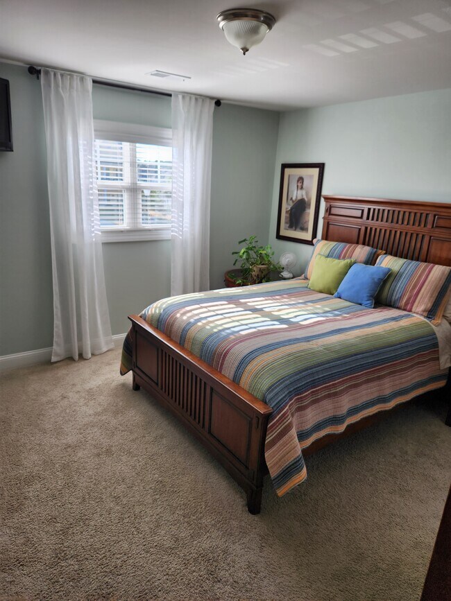 BR2 w/ private bath - 156 Laurel Hill Pl