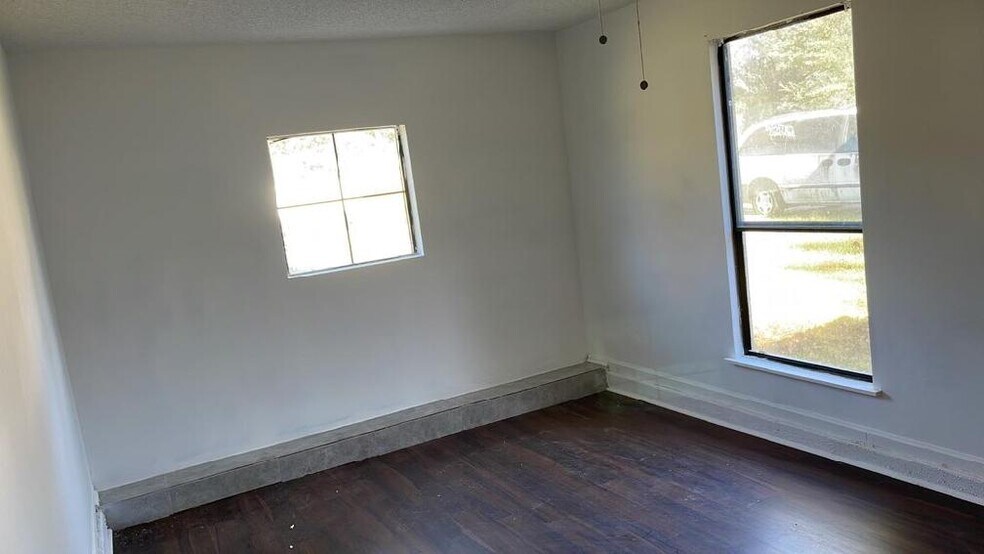 Building Photo - 1300 Bay Hill Blvd.