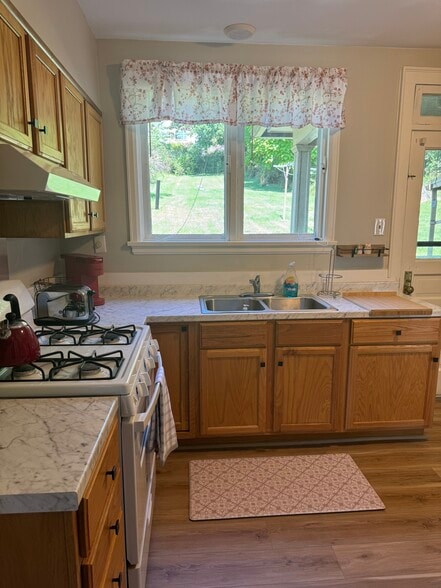 Kitchen - 1132 Milford St