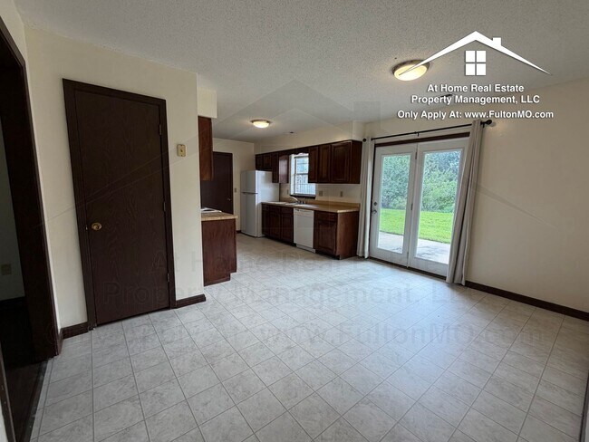 Building Photo - 617 Westview Dr