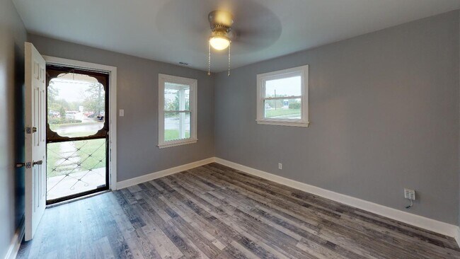 Building Photo - 1619 Bluegrass Ave
