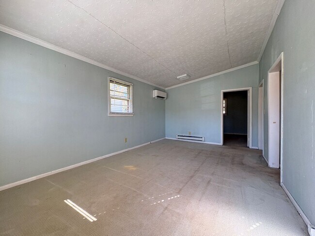 Building Photo - 2 Bedroom, 1 Bathroom House in High Point!