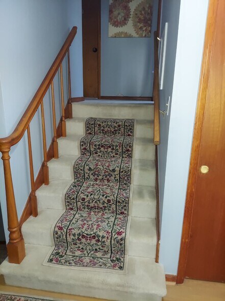 Stairs - 2913 Hester Ln NW