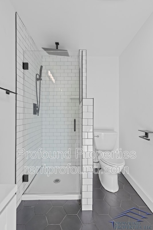 Building Photo - 19300 SW Hennig St