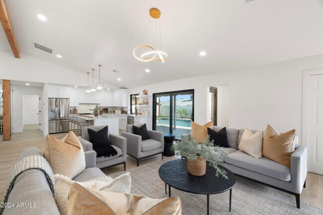 Building Photo - 1643 W Griswold Rd