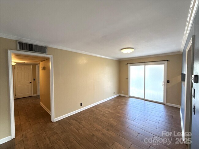 Building Photo - 2632 Park Rd