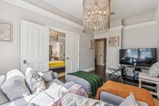 Building Photo - 690 Sutter St