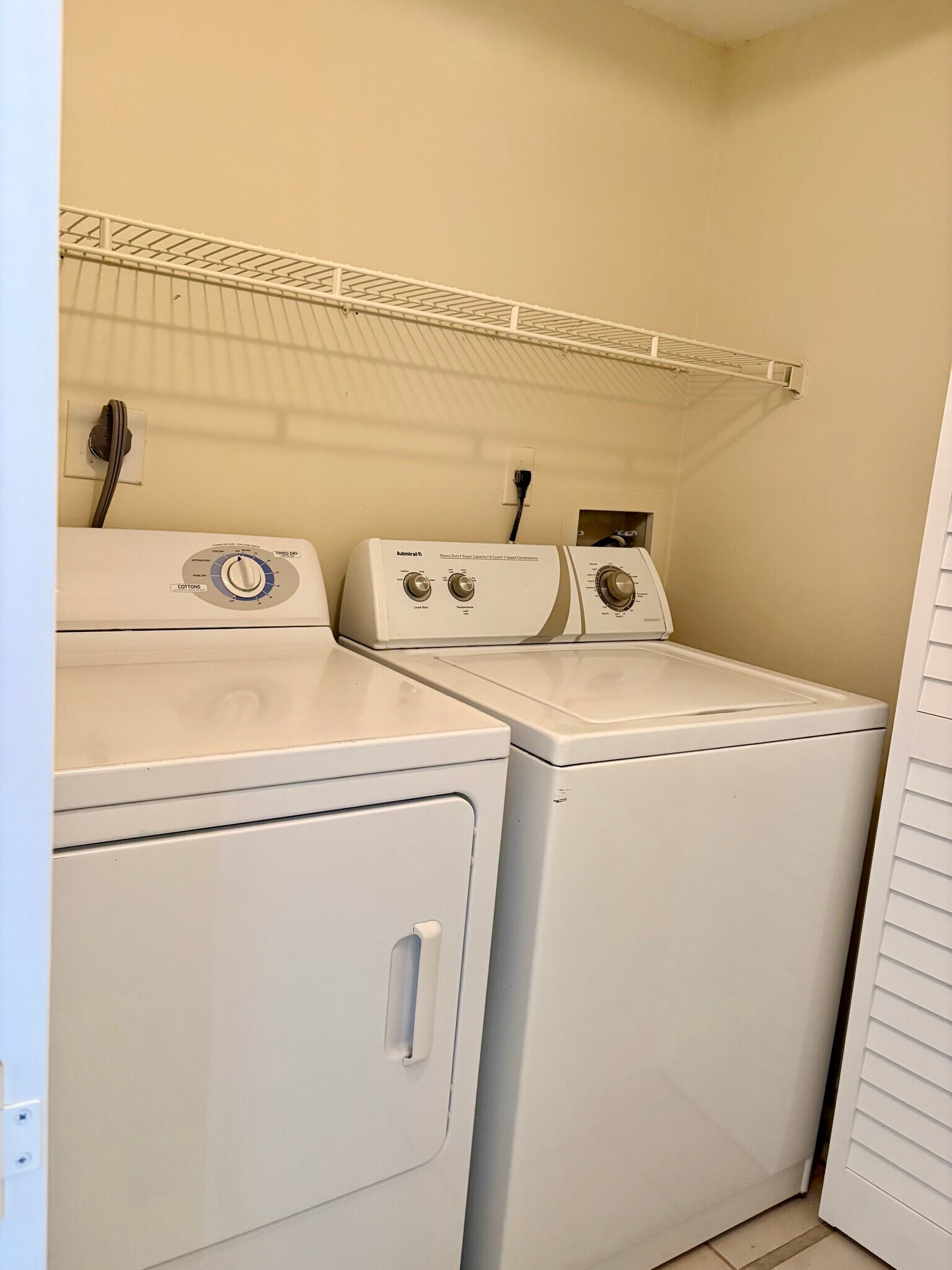 Building Photo - 2717 S Oakland Forest Dr