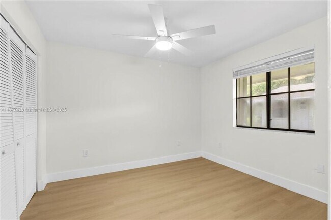 Building Photo - 3 bedroom in Hoolywood FL 33021