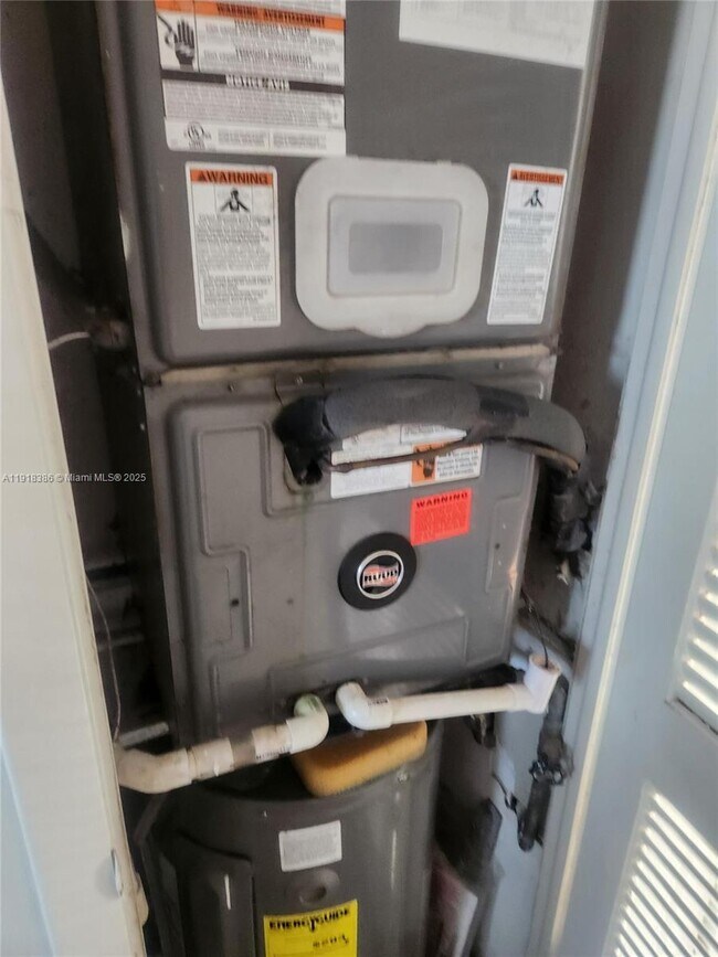 Building Photo - 8450 Sunrise Lakes Blvd