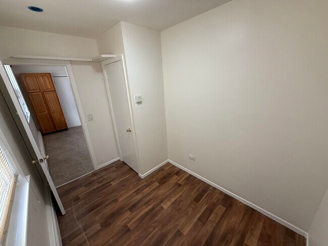 Building Photo - 129 W 20th St