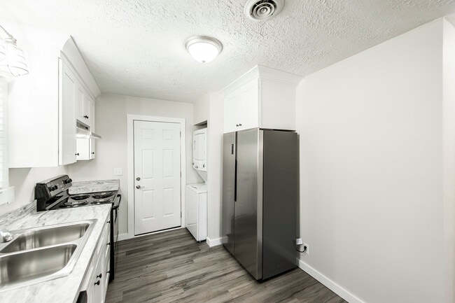 Kitchen - 163 Drivers Ln