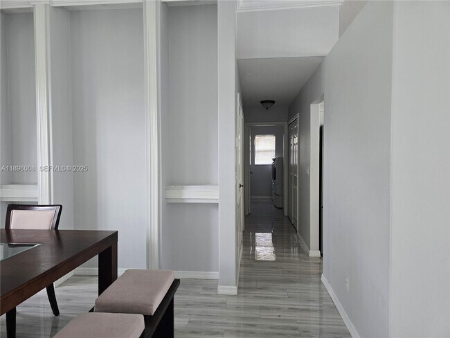 Building Photo - 3401 SW San Benito St