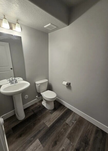 Building Photo - 2048 N 350 E