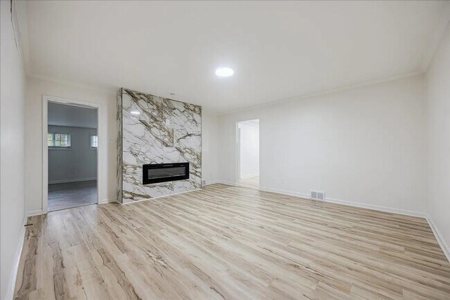 Building Photo - Newly Renovated Home for Rent in Great and Quiet Neighborhood!