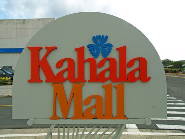 Building Photo - Renovated Kahala Towers-3 bedroom, 2 bath,...