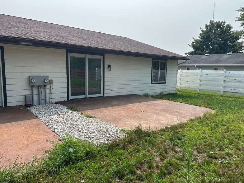 Building Photo - 3644 Livingston Ln